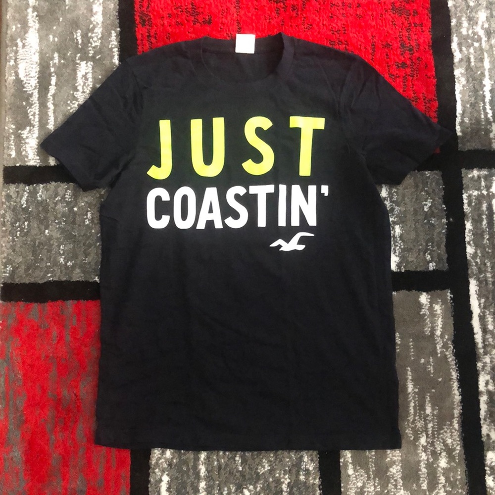 Hollister Men’s Graphic Tee Shirt - DRY CLEANED